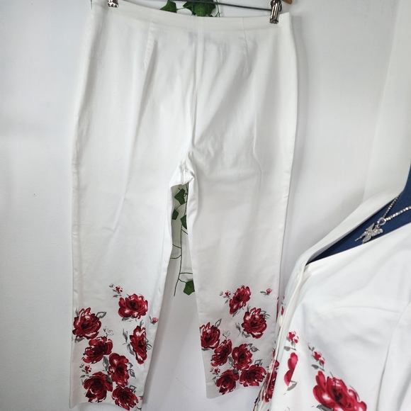 Victor Costa Occasion White with Red Flower Floral Design Jacket and Pant Suit - Picture 10 of 17